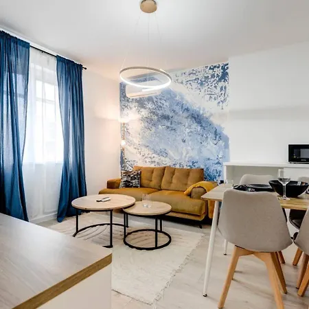 Artsy, Central, Quiet, Balcony, Perfect For 2 Apartment