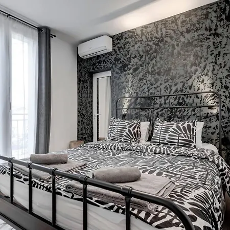 Artsy, Central, Quiet, Balcony, Perfect For 2 Апартамент