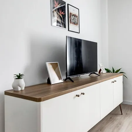 Artsy, Central, Quiet, Balcony, Perfect For 2 Apartment