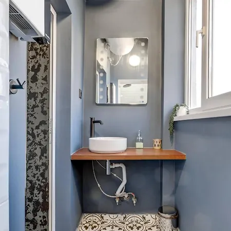 Artsy, Central, Quiet, Balcony, Perfect For 2 Апартамент София
